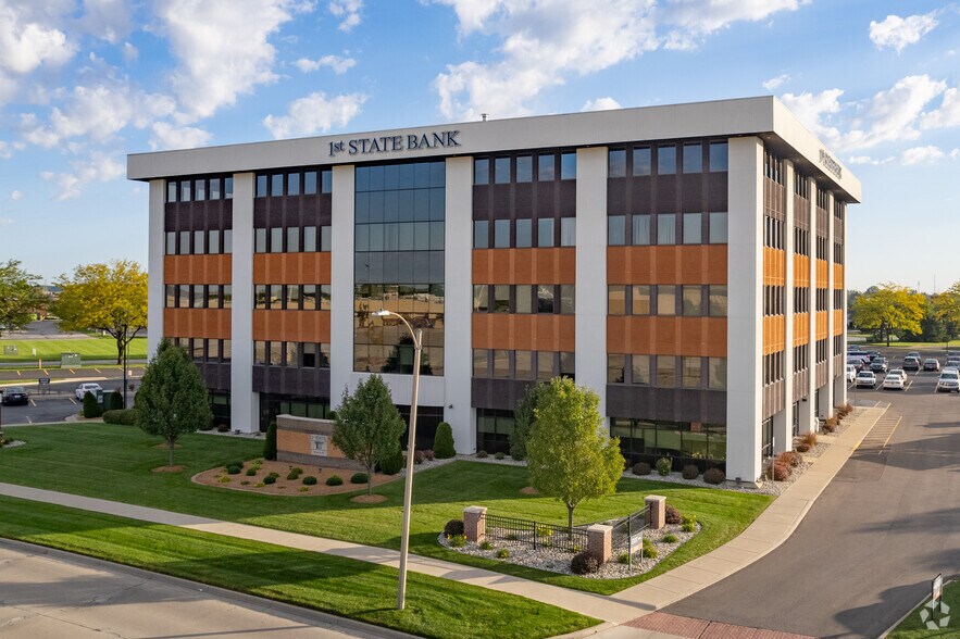 More Photos Of 4800 Fashion Square Blvd, Saginaw Office For Lease