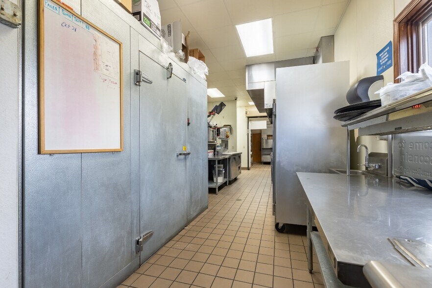 More Photos Of 740 Washington St, Wausau Bar For Sale