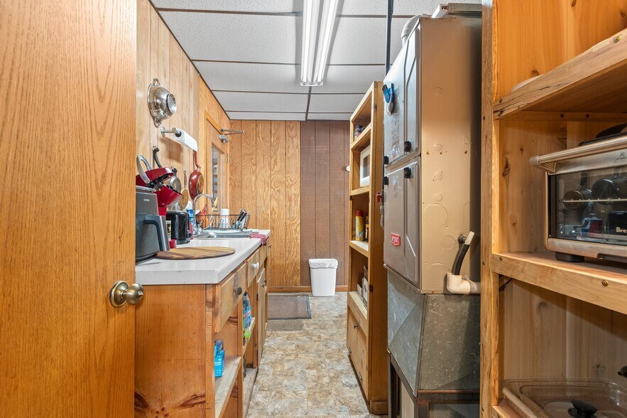 More Photos Of 537 Caldwell Ave, Oconto Falls Office For Sale