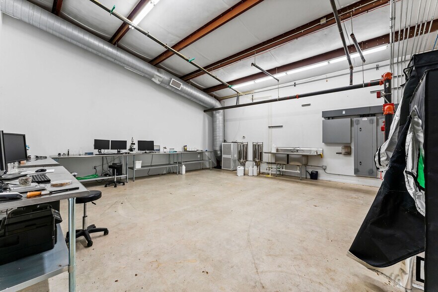 More Photos Of 28925 Nichols Sawmill Rd, Magnolia Warehouse For Lease