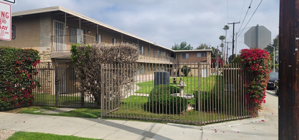 More Photos Of 1935 W Linden St, Riverside Apartments For Sale