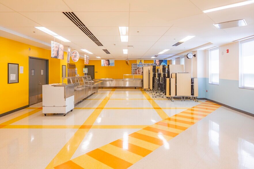 More Photos Of 2989 N Milwaukee Ave, Chicago Schools For Sale