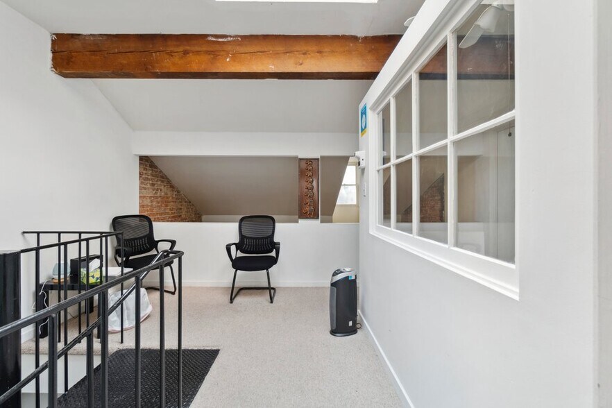 More Photos Of 519-521 N Charles St, Baltimore Office For Sale