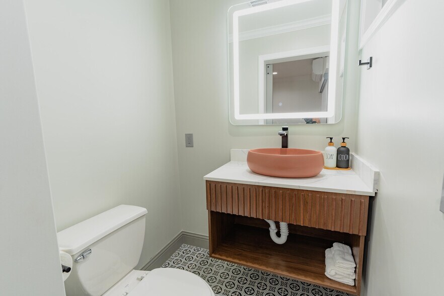 More Photos Of 1107 N Broadway, Santa Maria Hotel For Sale