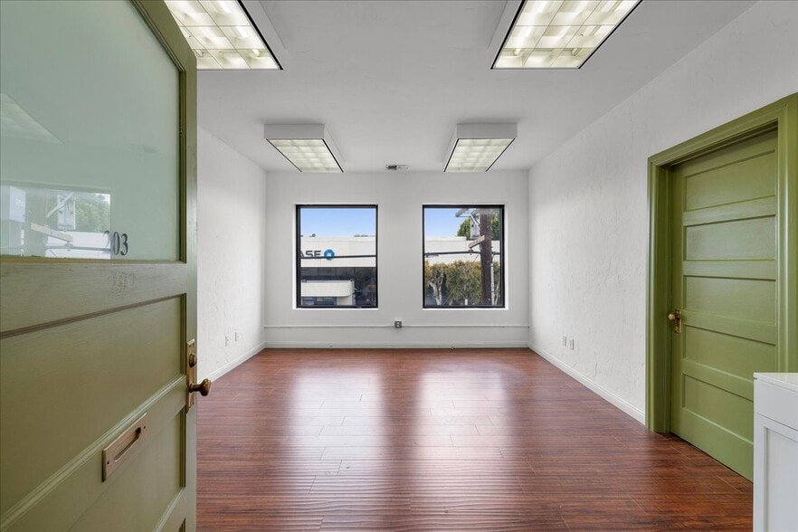 More Photos Of 1002-1008 S Pacific Ave, San Pedro Storefront Retail Office For Lease
