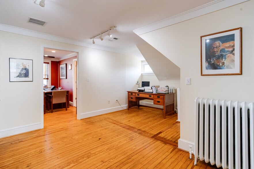 More Photos Of 407 W Pennsylvania Ave, Towson Office For Sale