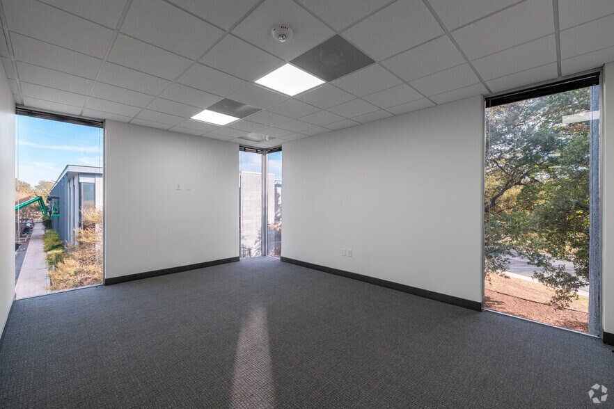 More Photos Of 4318 Woodcock Dr, San Antonio Office For Sale