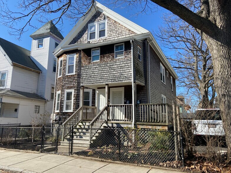 37 HARTFORD ST  