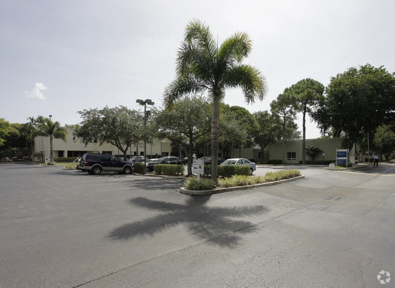 More Photos Of 622 Banyan Trl, Boca Raton Light Distribution For Lease
