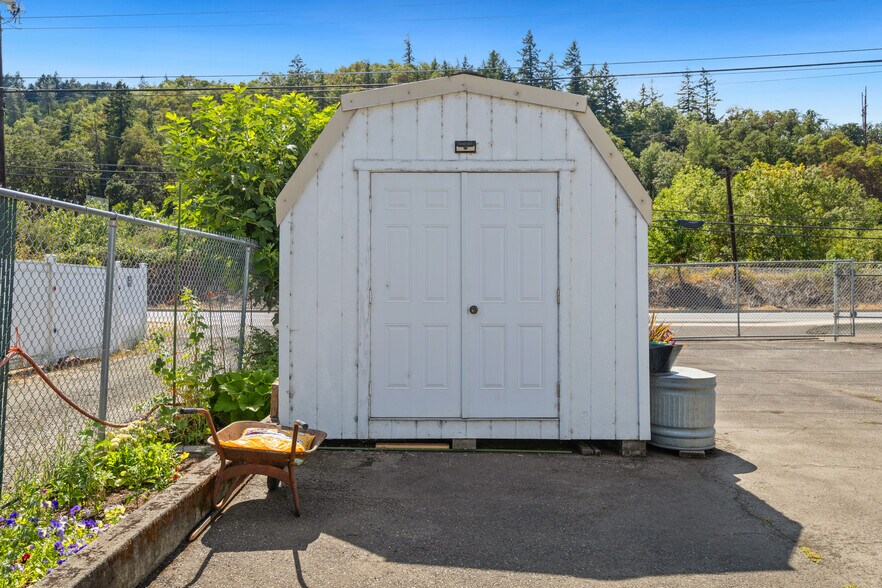 More Photos Of 5565 NE Stephens St, Winchester Auto Repair For Sale