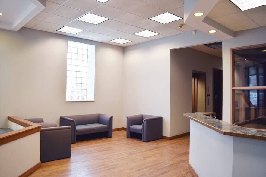 More Photos Of 158 W Erie St, Chicago Office For Sale