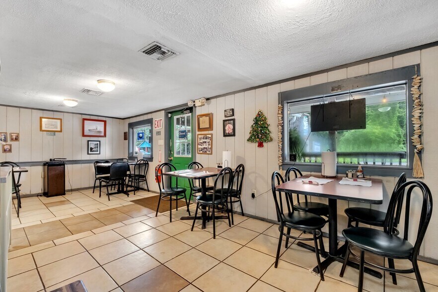 More Photos Of 892 Woodville Hwy, Crawfordville Restaurant For Sale