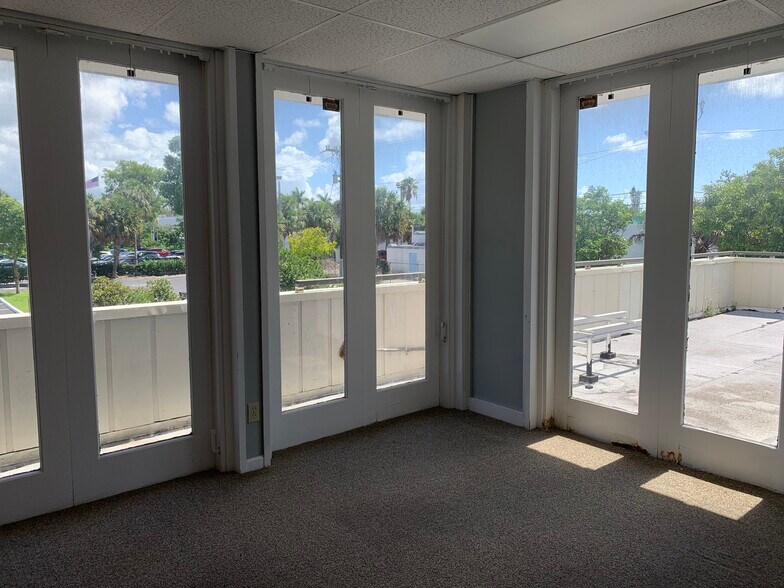 More Photos Of 4121-4141 NW 5th St, Plantation Medical For Sale