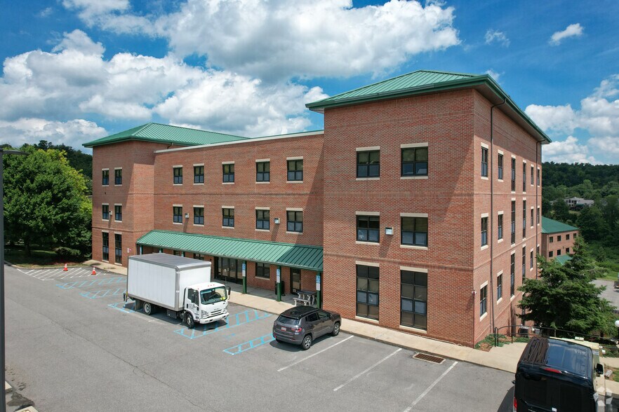 More Photos Of 135 Technology Dr, Canonsburg Office For Lease