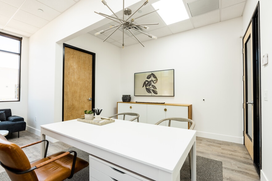 More Photos Of 725 W Elliot Rd, Gilbert Office For Lease
