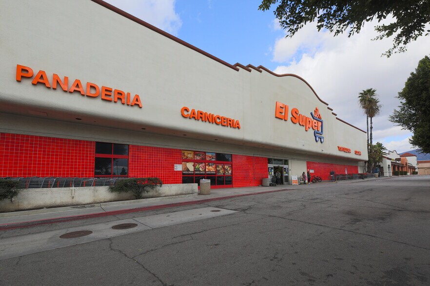 More Photos Of 317 San Fernando Mission Blvd, San Fernando Storefront For Lease