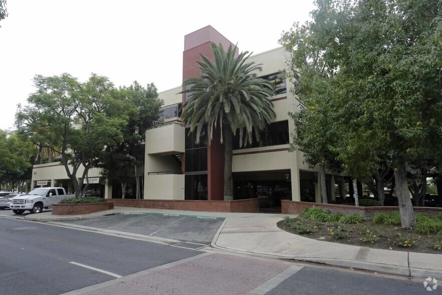 More Photos Of 250 W 1st St, Claremont Loft Creative Space For Lease