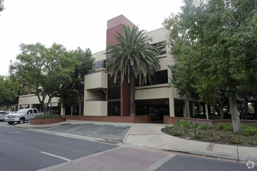 More Photos Of 250 W 1st St, Claremont Loft Creative Space For Lease
