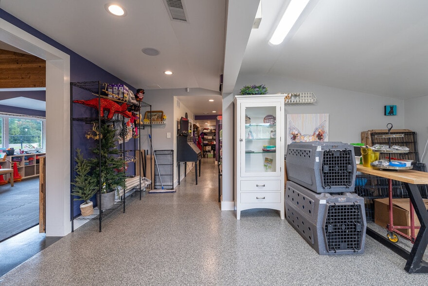 More Photos Of 12167 Lee Hwy, Sperryville Veterinarian Kennel For Sale