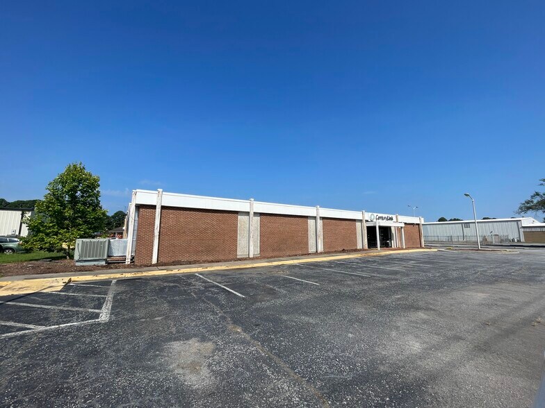 More Photos Of 1530 Hooker Rd, Greenville Freestanding For Lease