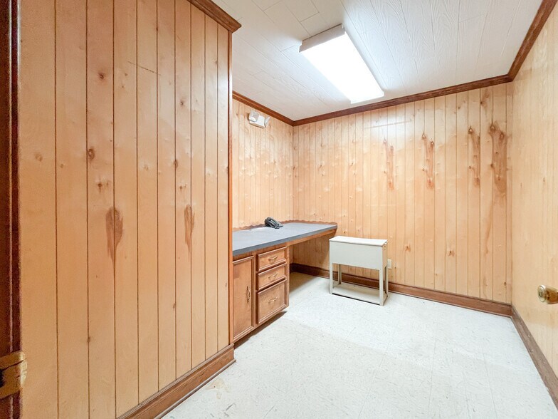 More Photos Of 3703 S Lewis St, New Iberia Warehouse For Sale