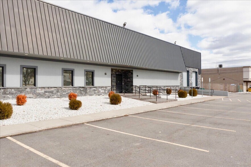 More Photos Of 465 W Commercial St, East Rochester Warehouse For Lease