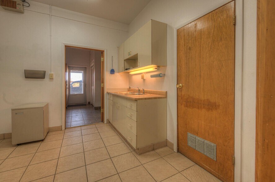 More Photos Of 22540 Us Highway 160, Walsenburg Veterinarian Kennel For Sale