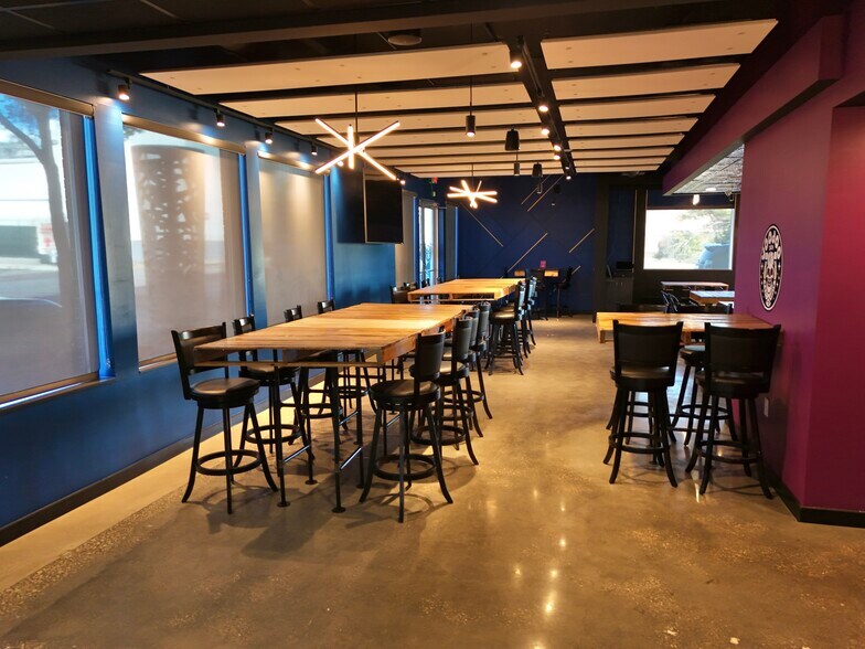 More Photos Of 1001-1007 S Main St, Fort Worth Restaurant For Lease