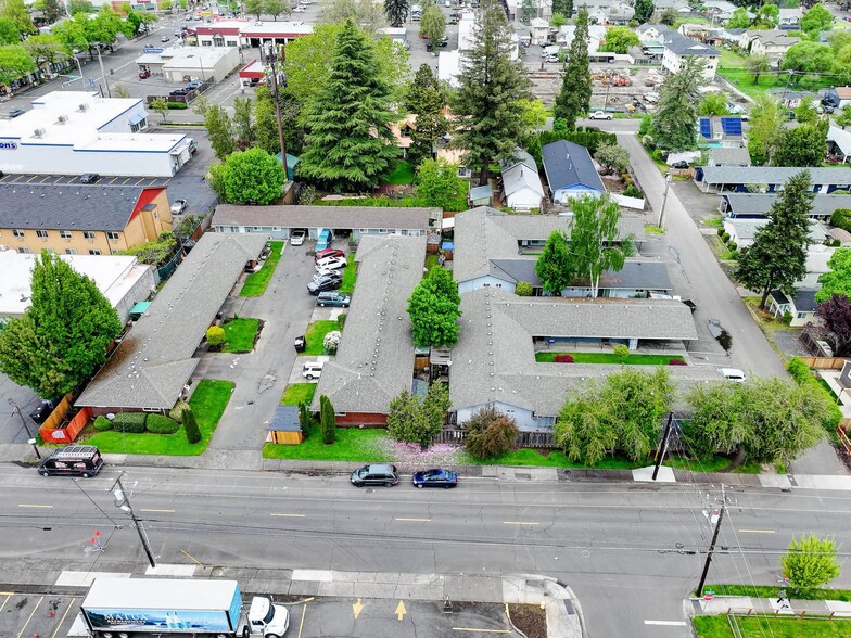 More Photos Of 1049 SE Walnut St, Hillsboro Apartments For Sale