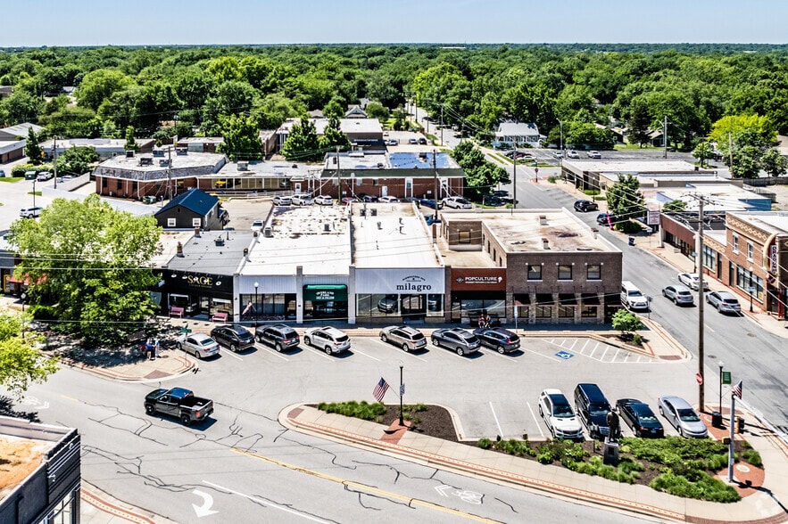 More Photos Of 8006 Foster St, Overland Park Storefront For Lease