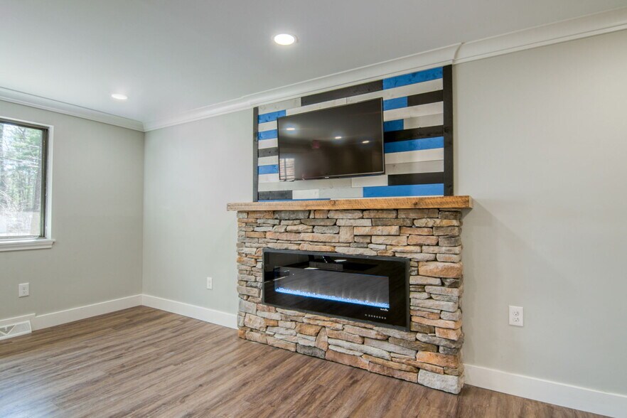 More Photos Of 2 Gordon St, Simsbury Office For Lease