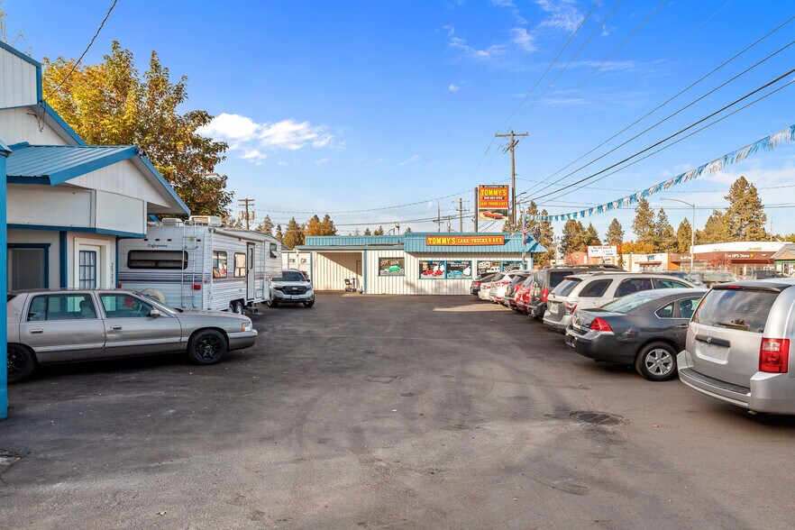 More Photos Of 2929 N Government Way, Coeur d'Alene Auto Dealership For Sale