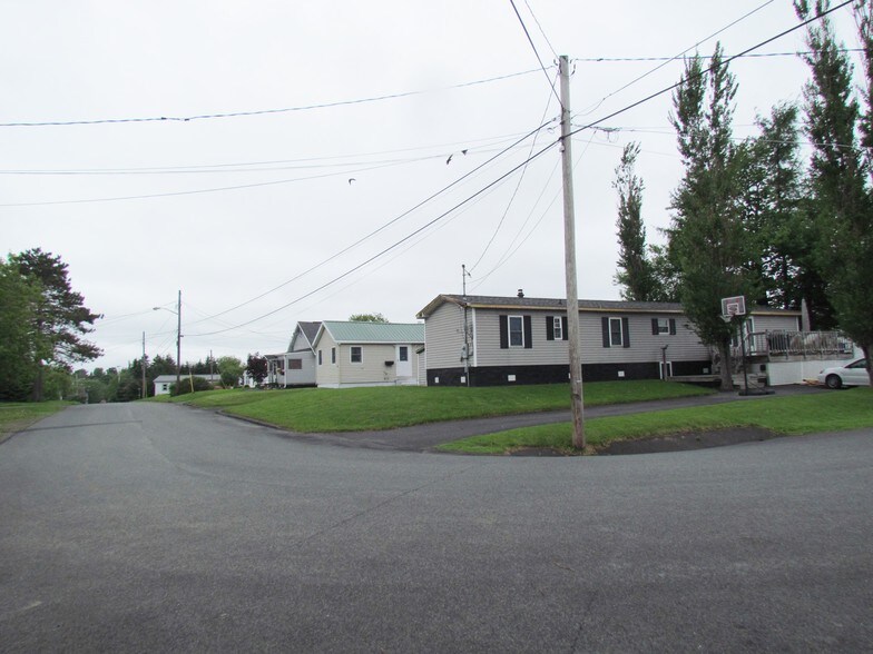 More Photos Of 50 Davis St, Presque Isle Multifamily For Sale
