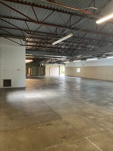 More Photos Of 60 Minnesota Ave, Warwick Warehouse For Lease