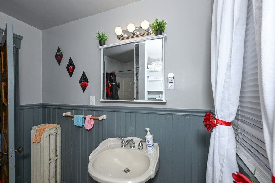 More Photos Of 2869 Hampshire Rd, Cleveland Heights Multifamily For Sale