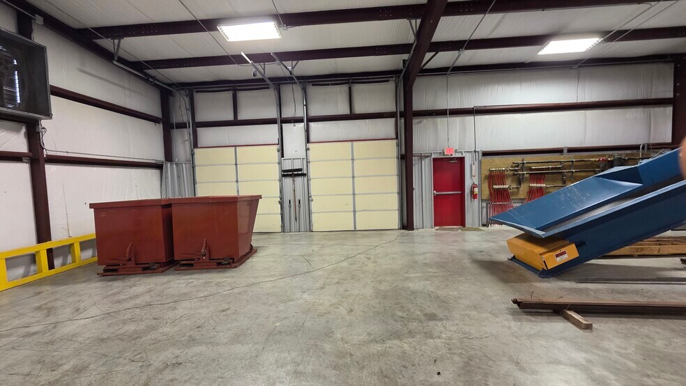 More Photos Of 15 Cooperative Way, Wright City Industrial For Lease