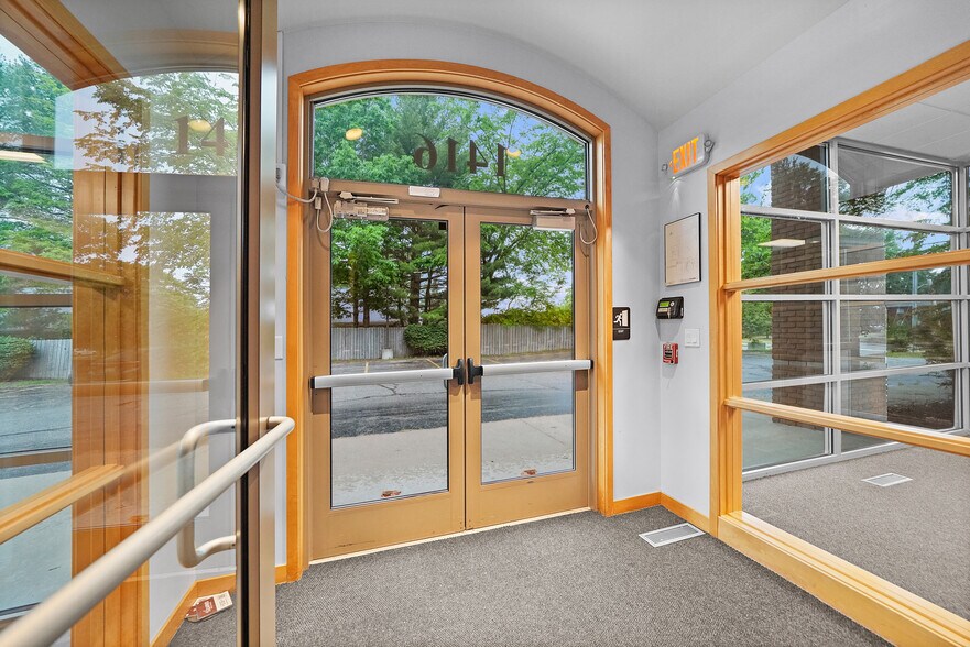More Photos Of 1416 44th St SW, Wyoming Medical For Sale
