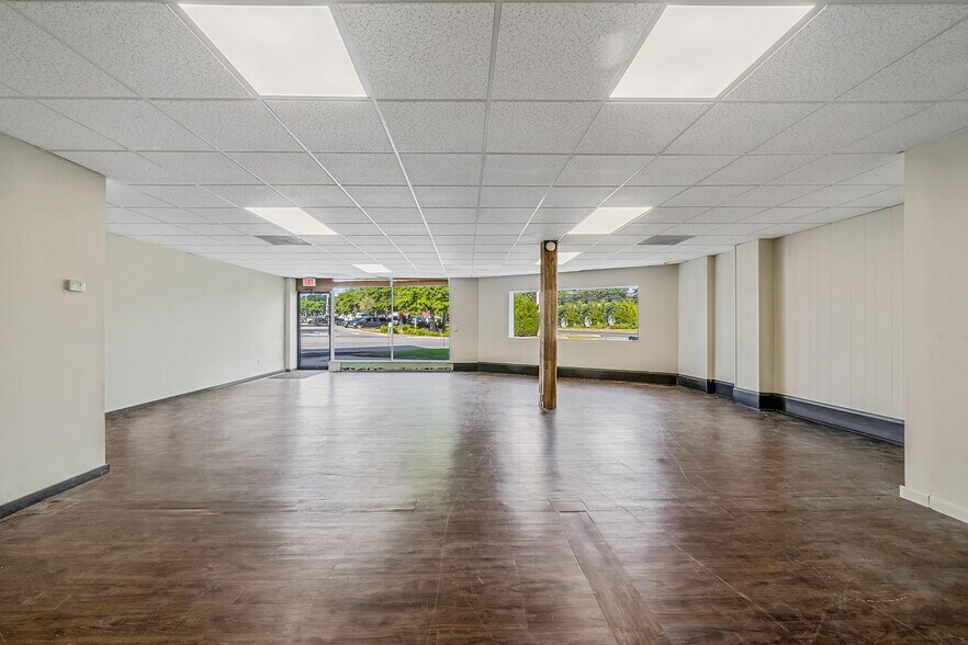 More Photos Of 10200 Main Rd, Mattituck Medical For Lease