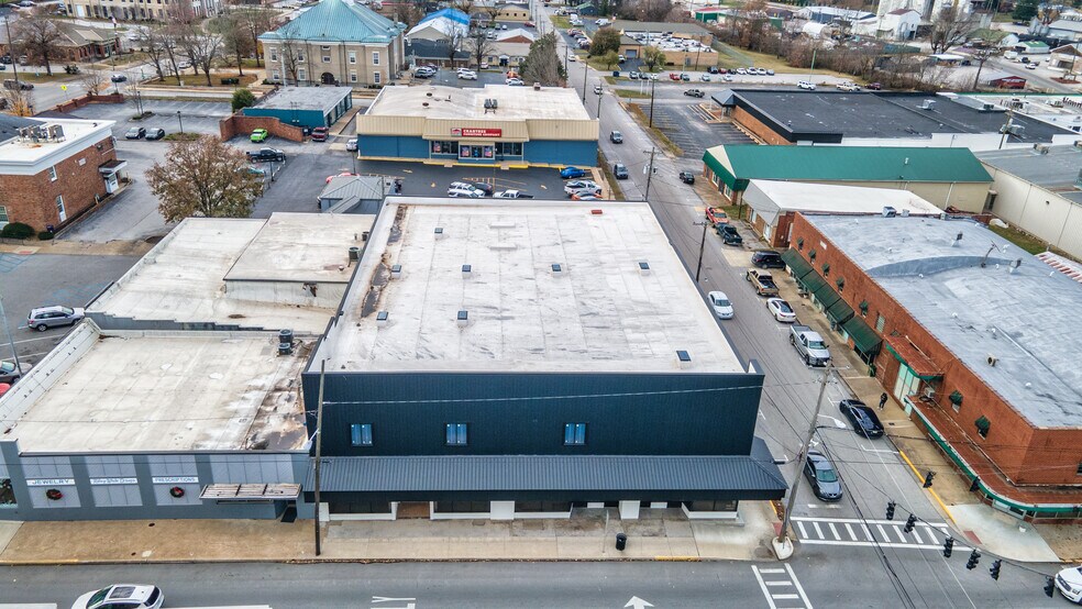 More Photos Of 177-179 N Main St, Russellville Storefront For Lease