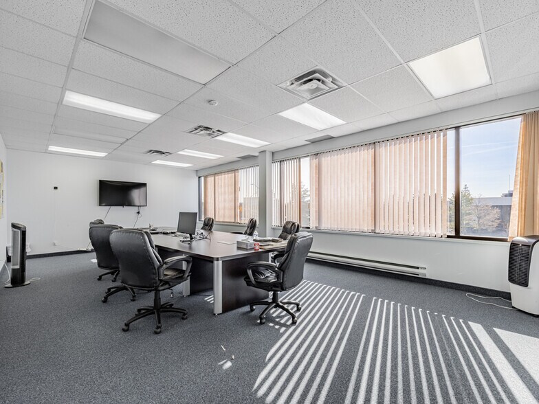 More Photos Of 200 Matheson Blvd W, Mississauga Medical For Lease