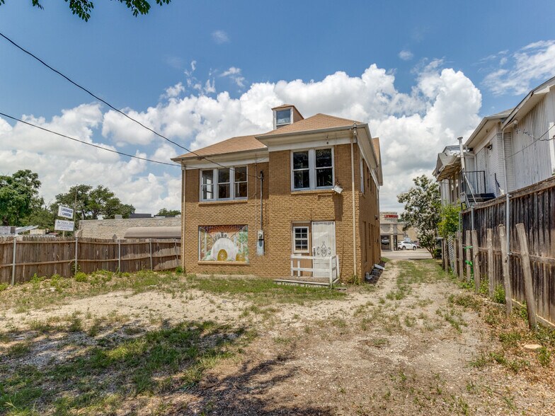 More Photos Of 5832 Live Oak St, Dallas Freestanding For Sale