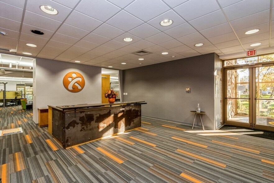 More Photos Of 2834 Northgate Dr, Iowa City Office For Lease