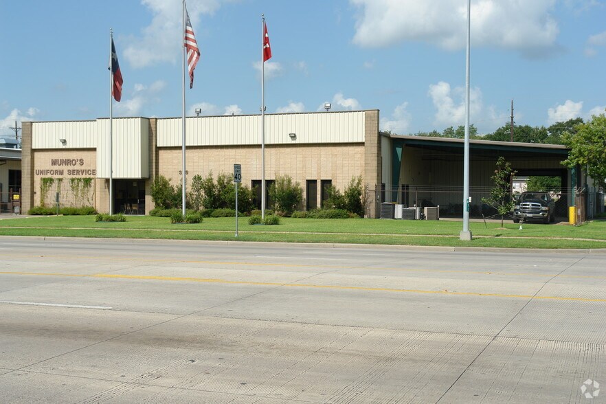 More Photos Of 399 Ml King Jr Pky, Beaumont Service For Sale