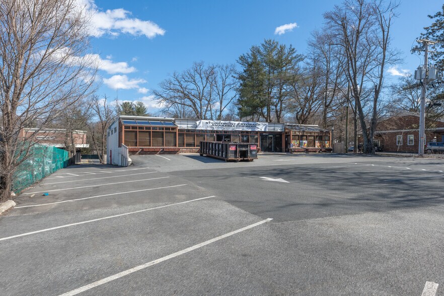 More Photos Of 306 S Main St, New City Freestanding For Lease