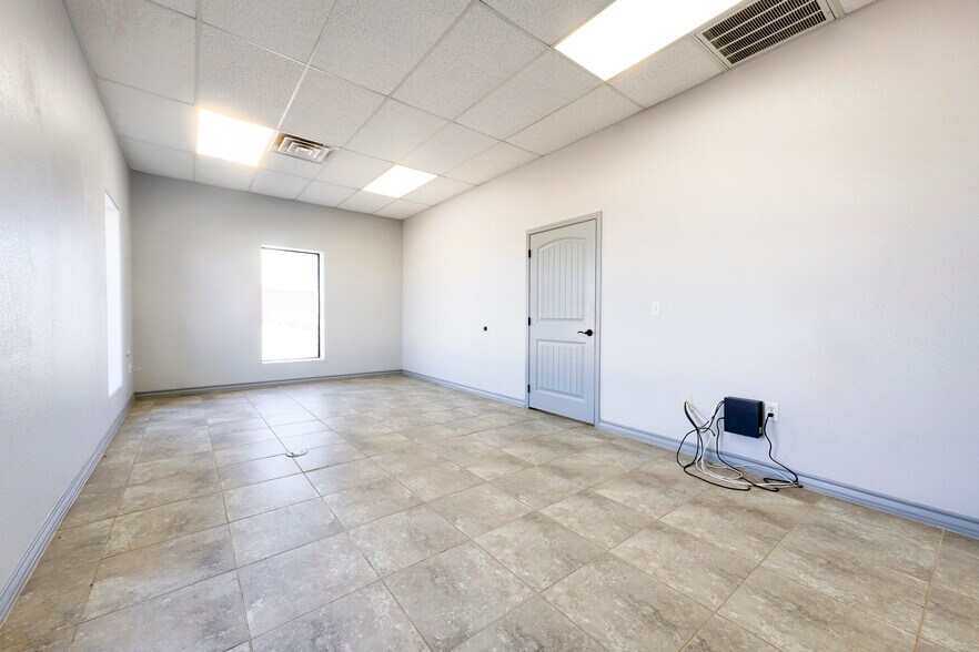 More Photos Of 1508 County Road 1105, Midland Warehouse For Lease