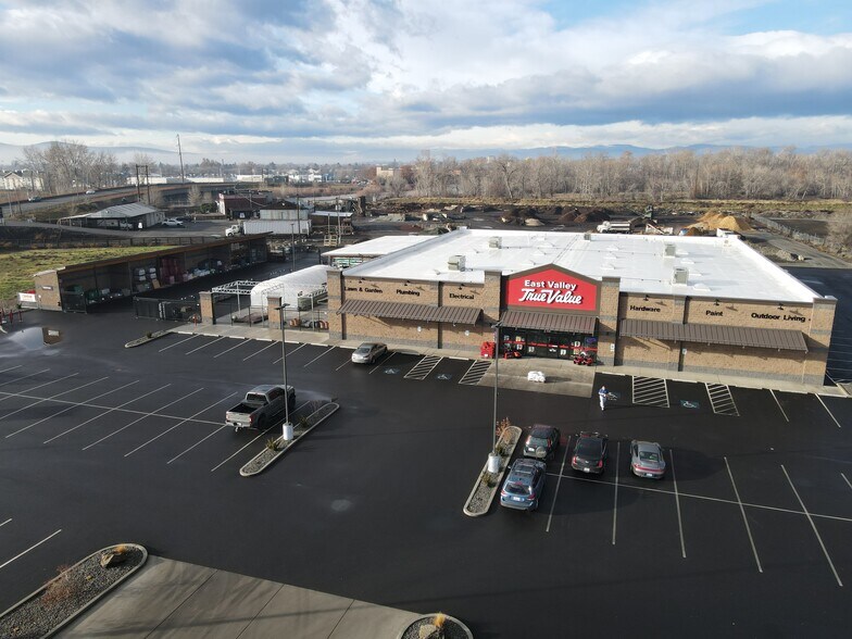 More Photos Of 104 Butterfield Rd, Yakima General Retail For Sale