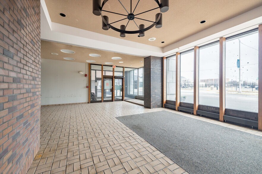 More Photos Of 110 E Warren Ave, Detroit Medical For Lease