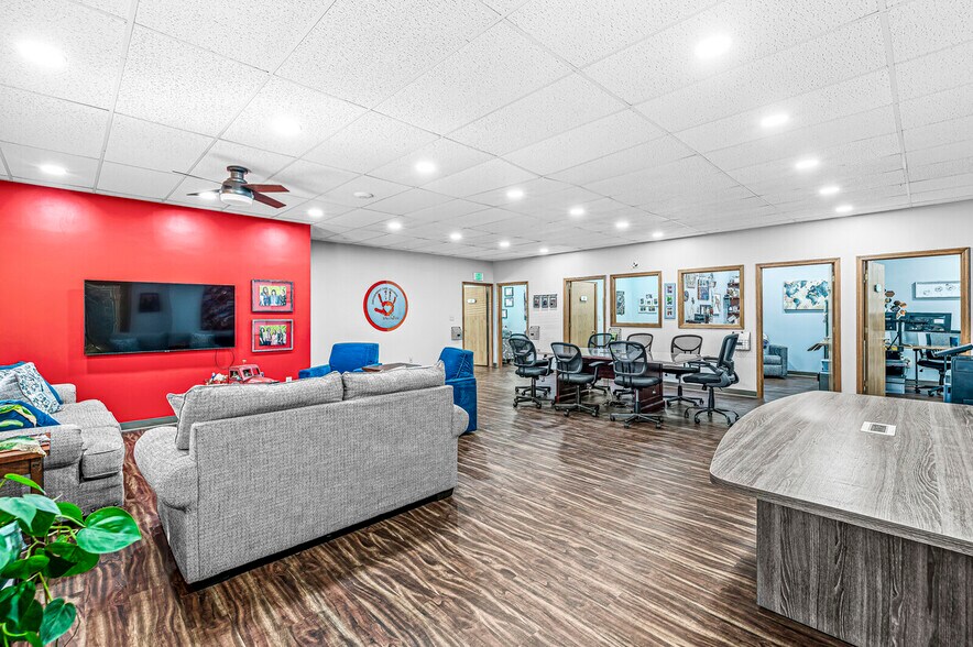 More Photos Of 4022 Arbor Ln, New Palestine Medical For Lease