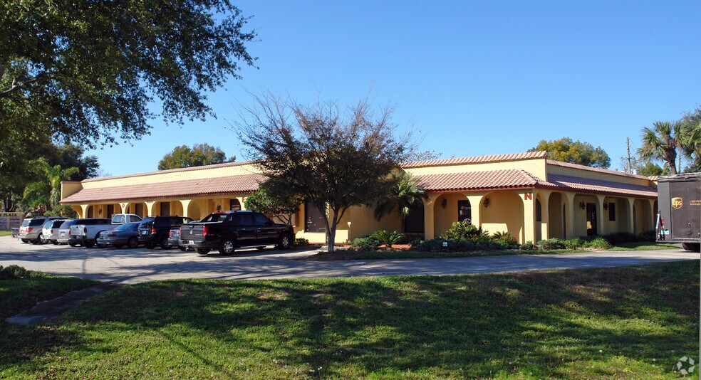 More Photos Of 6239 Edgewater Dr, Orlando Office For Lease