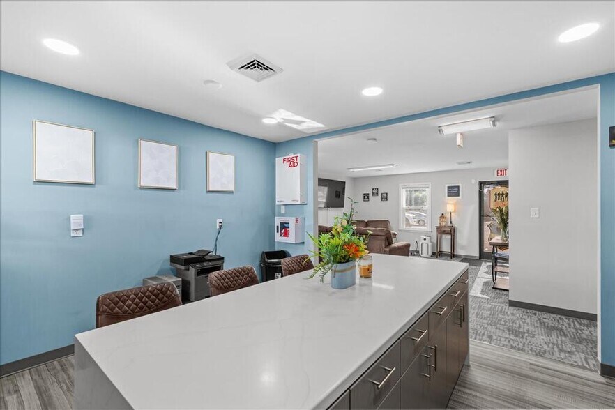 More Photos Of 57 Mountain Rd, Halifax Office For Sale